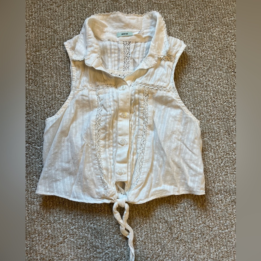 White lacy button-up collared crop top